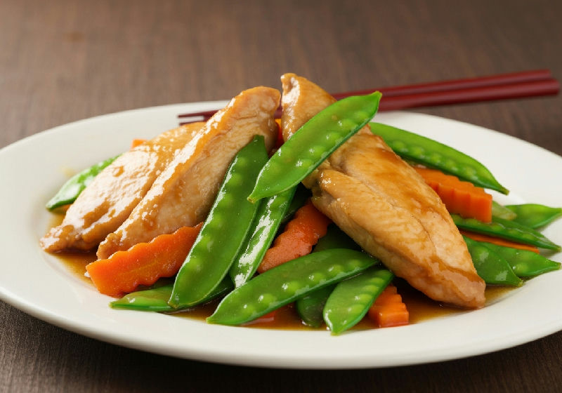 Stir-fried Chicken Breast with Snow Peas and Carrots