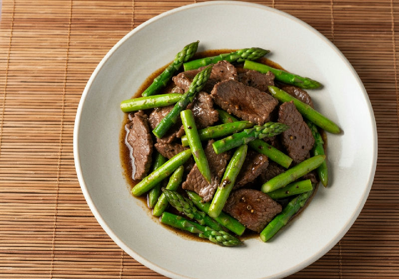 Stir-fried Beef with Asparagus and Black Pepper Sauce