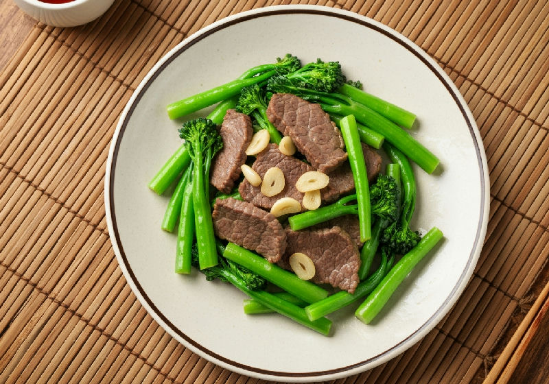 Stir-fried Beef Flank with Gai Lan and Garlic