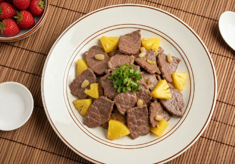 Stir-fried Beef with Pickled Ginger and Pineapple