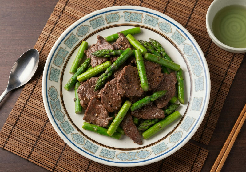 Stir-fried Beef Sirloin with Asparagus and Black Pepper Sauce