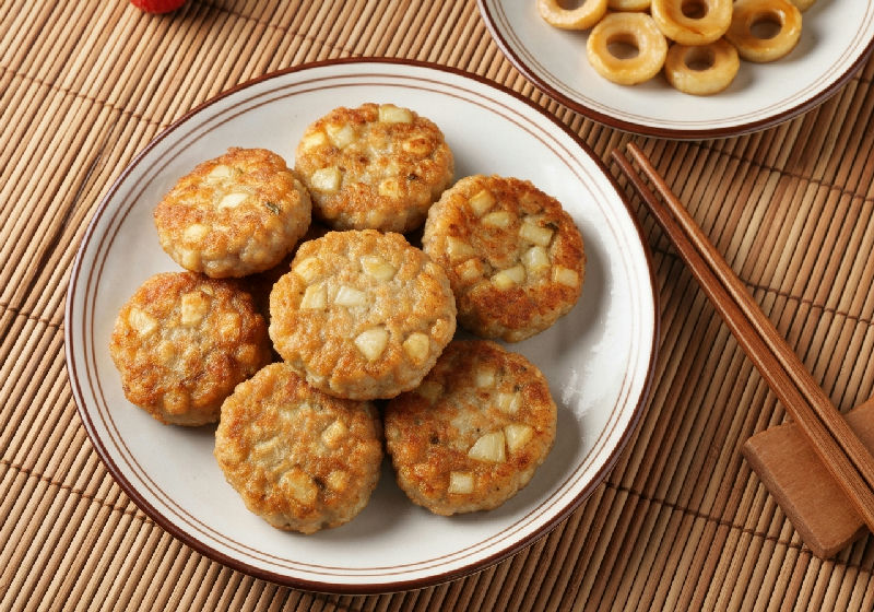 Pan-fried Dace Fish Patties with Water Chestnuts