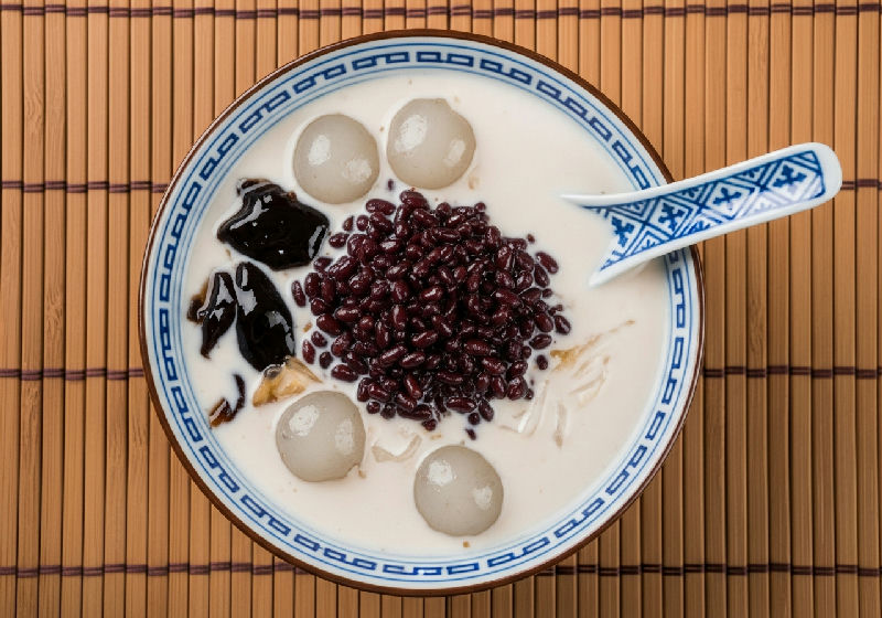 Sweet Soup with Fermented Black Glutinous Rice and Coconut Milk