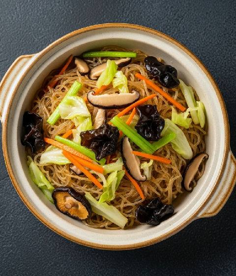 Stir-fried Glass Noodles with Shredded Mushrooms and Vegetables
