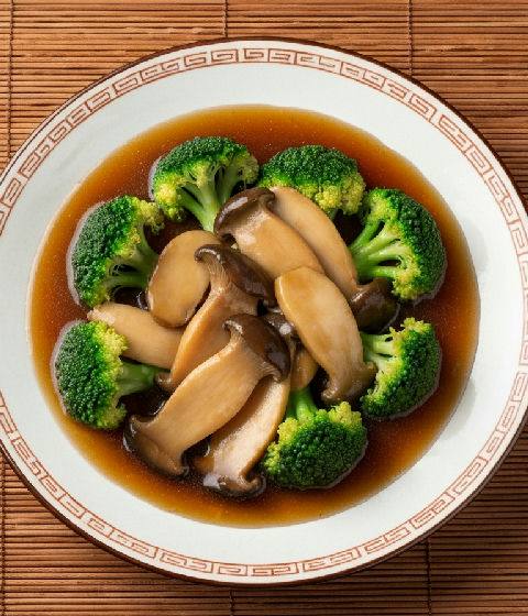 Braised King Oyster Mushrooms with Broccoli in Abalone Sauce