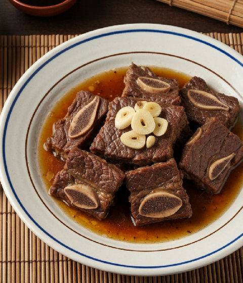 Steamed Beef Short Ribs with Black Pepper and Garlic