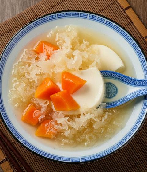 Snow Fungus Papaya Sweet Soup