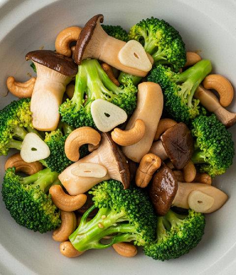 Stir-fried Broccoli and King Oyster Mushrooms with Cashew Nuts in Vegetarian Oyster Sauce