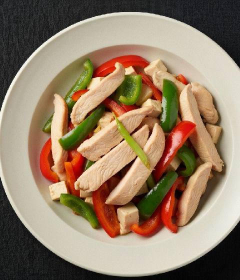 Stir-fried Chicken with Pickled Ginger and Bell Peppers