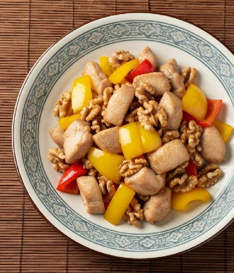 Stir-fried Diced Chicken with Walnuts and Yellow Bell Pepper