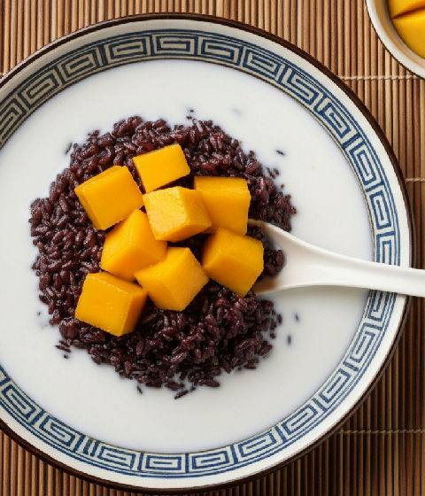 Black Glutinous Rice with Coconut Milk and Mango