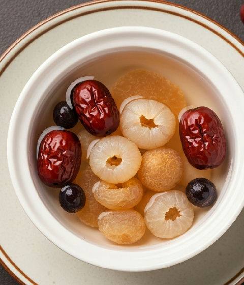 Chilled Peach Resin and Longan Sweet Soup
