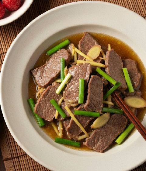 Claypot Beef with Ginger and Scallion